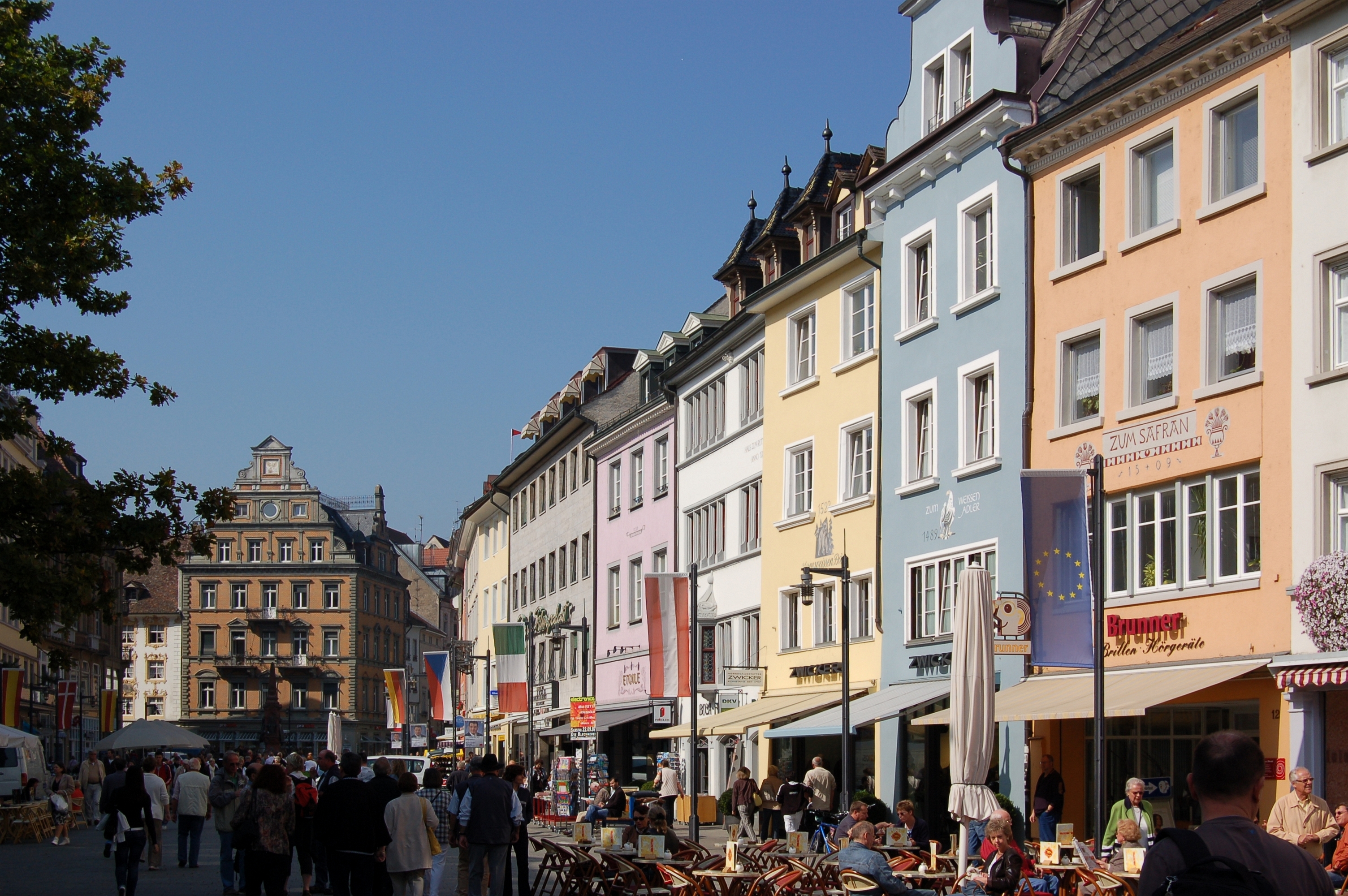 Konstanz - Marktstätte (9506412072) -- By Gerhard Giebener (Konstanz - Marktstätte) [CC BY 2.0 (http://creativecommons.org/licenses/by/2.0)], via Wikimedia Commons