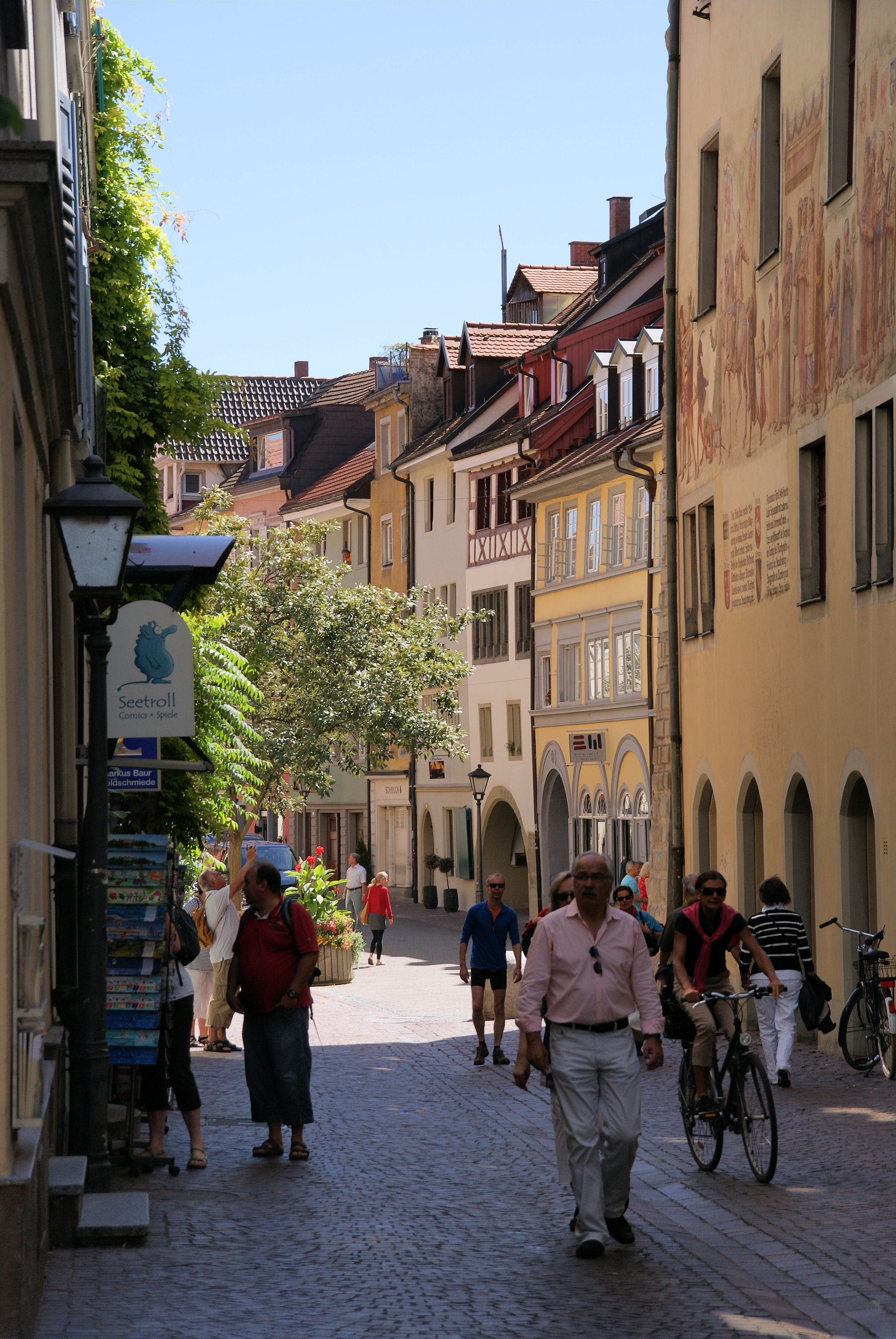Zollernstraße (Konstanz) 5 -- By Johanning (Own work) [CC BY-SA 3.0 (http://creativecommons.org/licenses/by-sa/3.0)], via Wikimedia Commons
